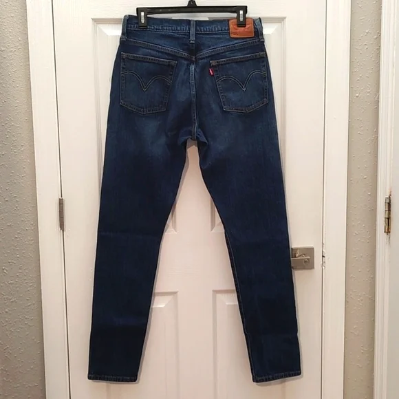 Levi's 501 EUC - Picture 2 of 5